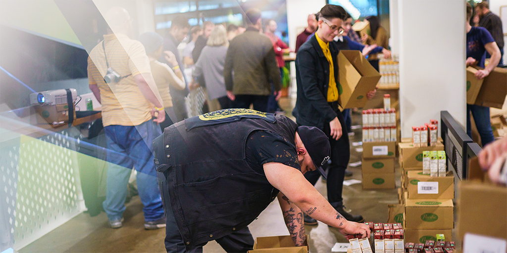 people packing boxes|people packing boxes